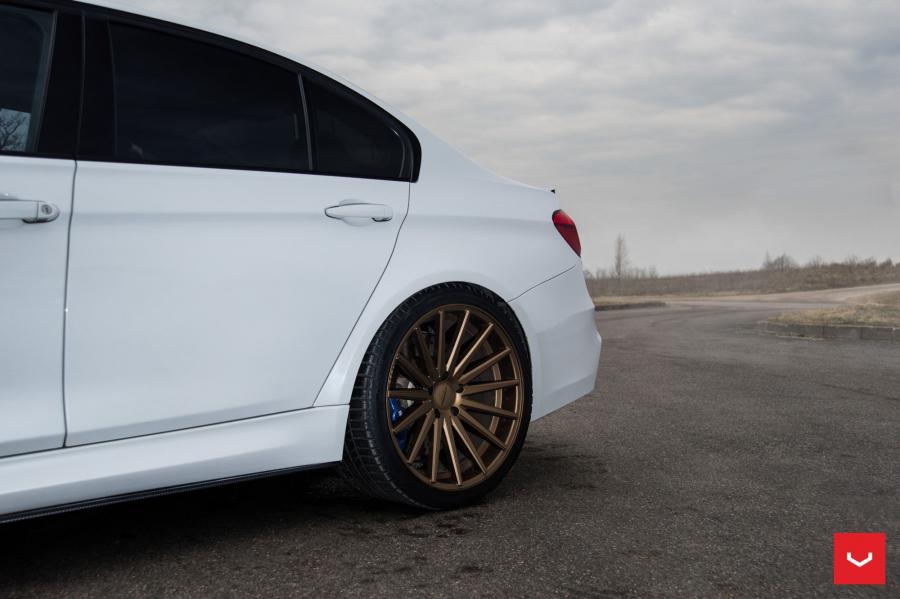 Детали экстерьера BMW M3 Sedan on Vossen Wheels (VFS2) 2017 года  (фото 10 из 10)
